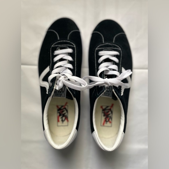 Vans of the Wall Unisex Sneakers - Picture 3 of 9